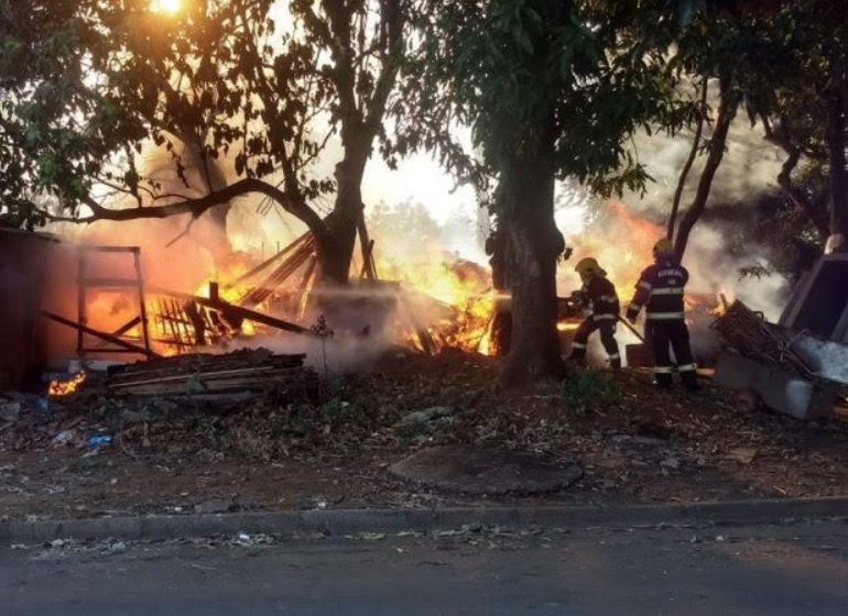  Bombeiros dão dicas de como prevenir e o que fazer em casos de incêndio em residência