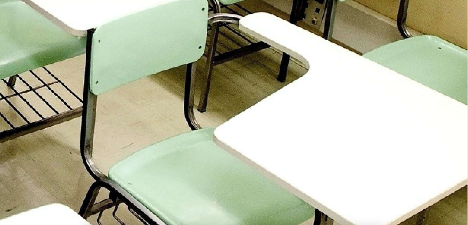 Grupo de jovens é acusado de dar crepe misturado com sêmen para professores