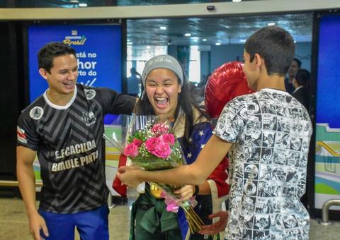 Ouro no Parapan, atleta é recebida com muita festa em Manaus 