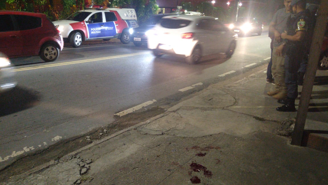 Homem é baleado em possível briga de trânsito em Manaus