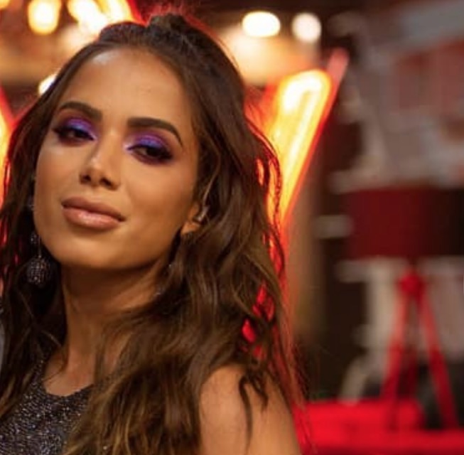 Entenda o que é Síndrome de Burnourt, doença que afeta Anitta e fez cantora se isolar