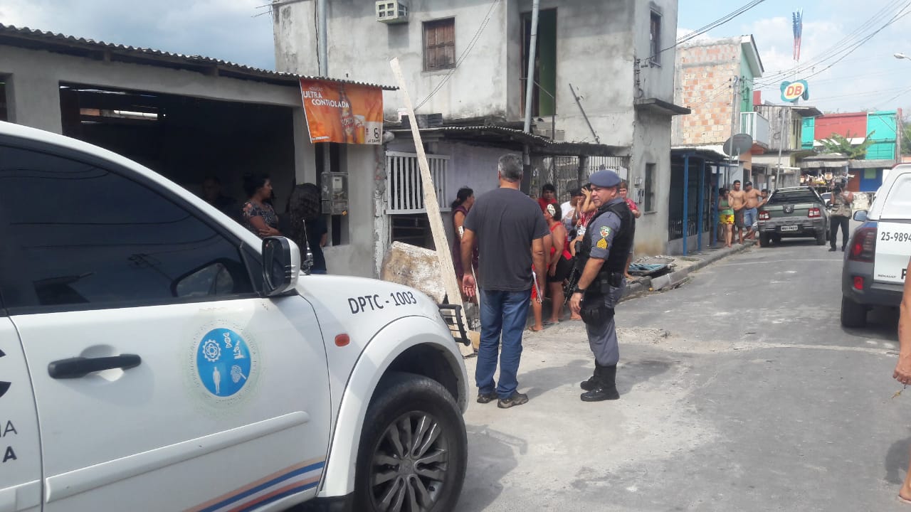 Jovem tem casa invadida e é executado a tiros em Manaus