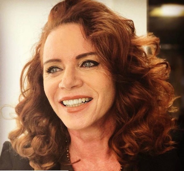 Jornalista da GloboNews, Leilane Neubarth posta foto rara com a mulher