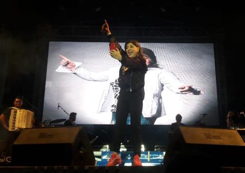 Roberta Miranda agita Manaus durante apresentação no Passo a Paço 2019