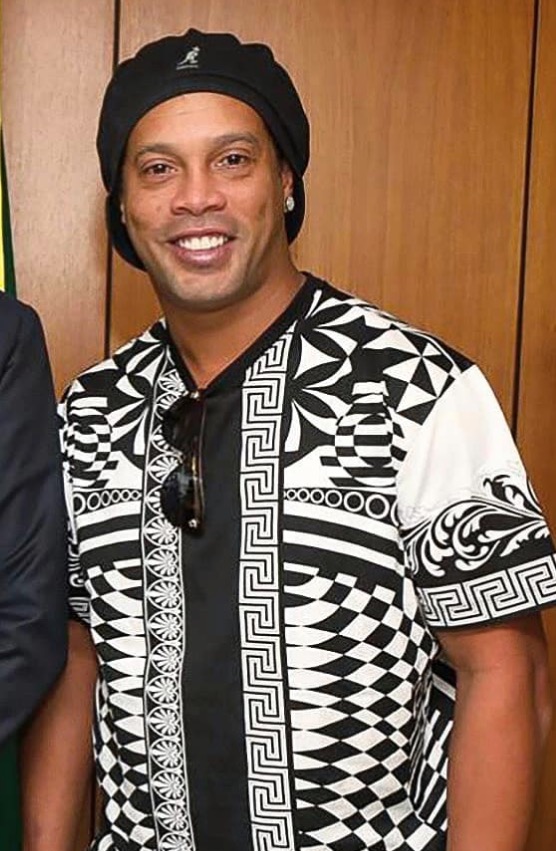 Sem passaporte, Ronaldinho Gaúcho vira embaixador do turismo