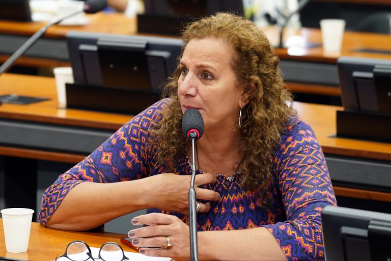 Cultura aprova divulgação de autor de músicas veiculadas online