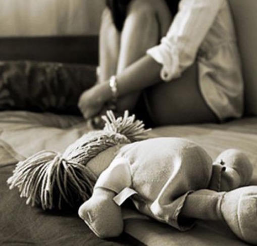 Pai é preso após alugar casa para estuprar e torturar a própria filha