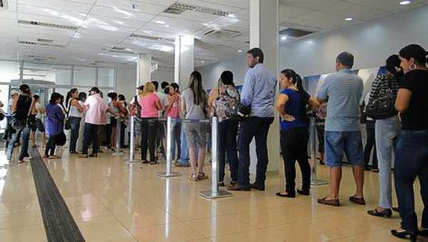 Após feriado, bancos reabrem com horário de funcionamento normal em Manaus