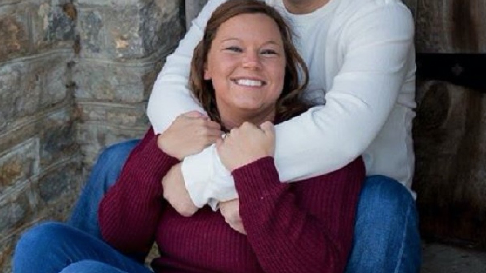 Mulher morre após ser atingida por raio enquanto corria em cemitério