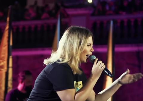 Marília Mendonça lança clipe gravado em Manaus; assista 'Supera'