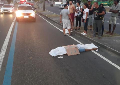 Homem morre ao ser atropelado enquanto tentava atravessar avenida em Manaus