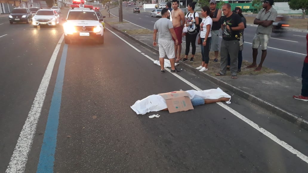 Homem morre ao ser atropelado enquanto tentava atravessar avenida em Manaus