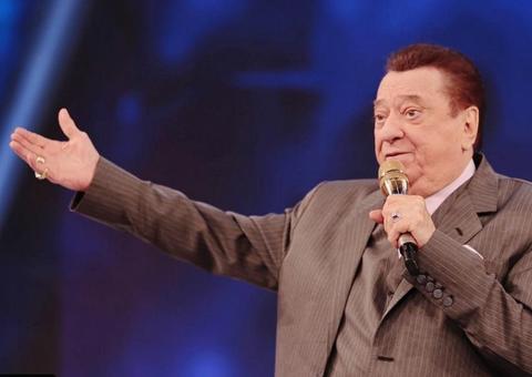 Raul Gil é internado com arritmia cardíaca aos 81 anos