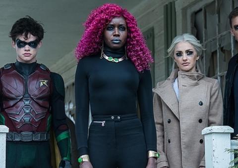 Robins caem na porrada no clipe da 2ª temporada de Titãs