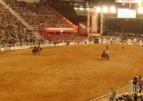 Peão morre após ser pisoteado por touro durante rodeio