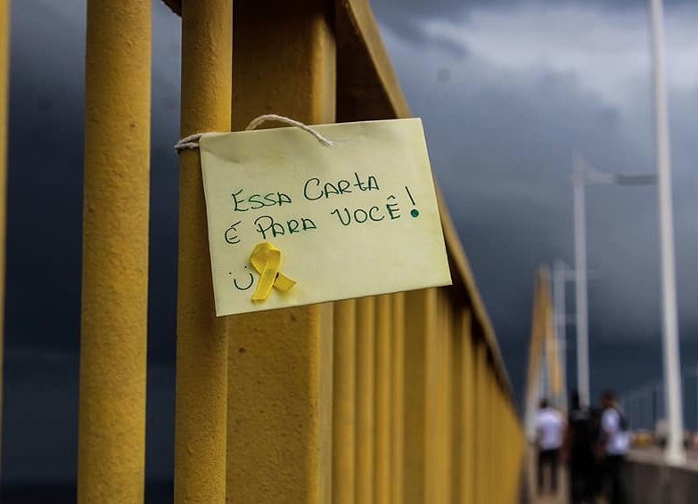 Voluntários realizam ação de prevenção ao suicídio na Ponte Rio Negro em Manaus