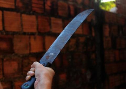 Jovem é morto com golpes de terçado na AM-010 