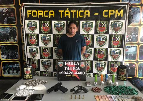 Após denúncias de moradores, homem é preso com armas e drogas em Manaus