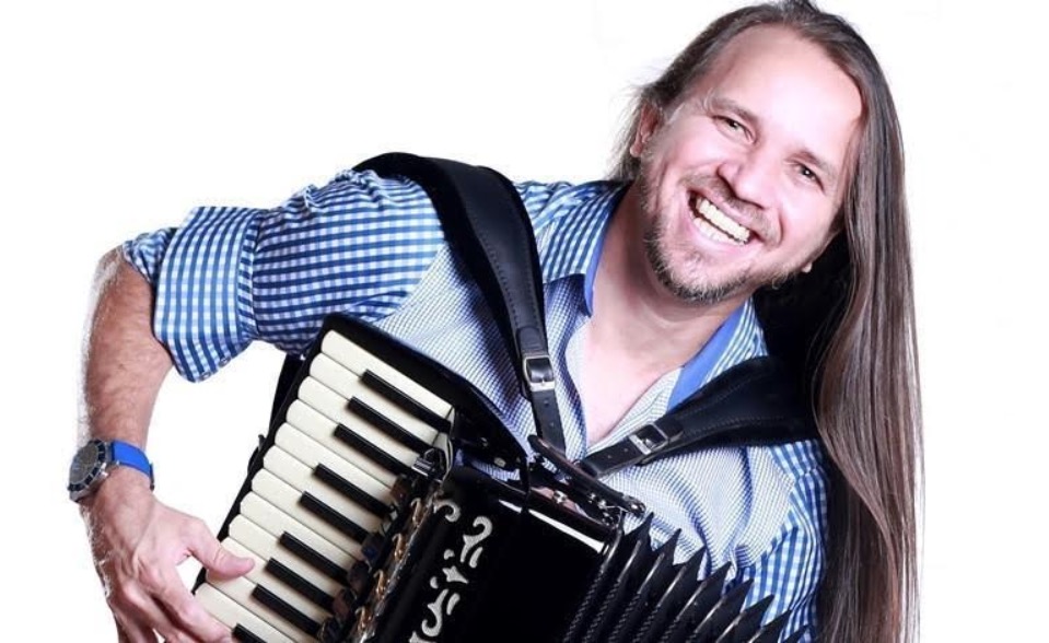 Sucessos de Dorgival Dantas agitam segunda-feira em Manaus