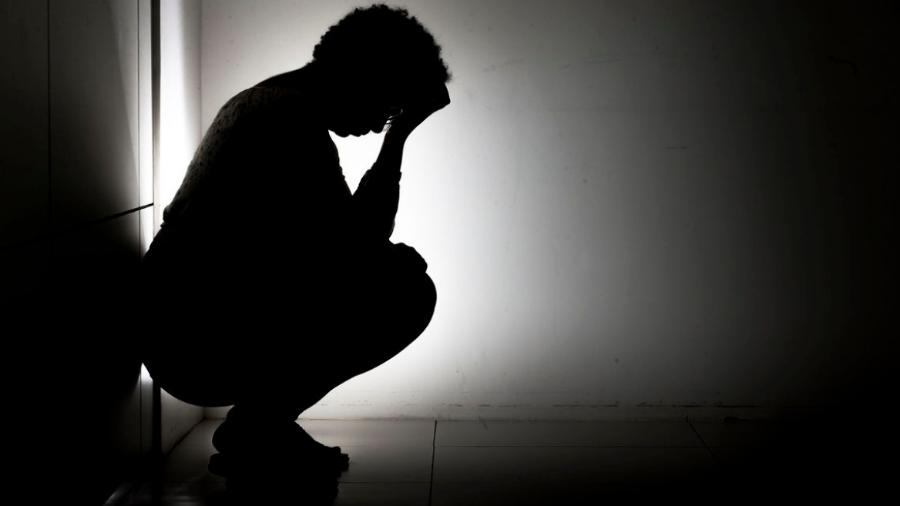 OMS alerta que 800 mil pessoas cometem suicídio por ano no mundo