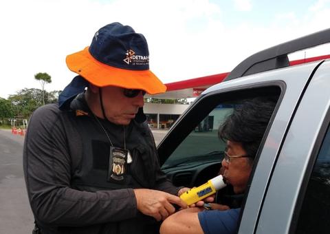 Cinco motoristas são presos por embriaguez e documentação falsa durante feriado no Amazonas