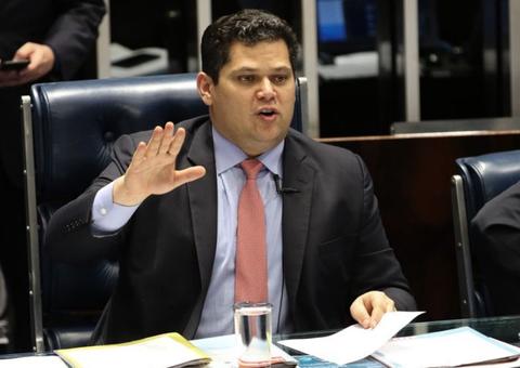 Presidente do Senado desiste de votar Previdência esta semana