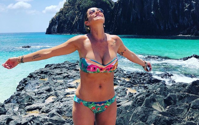 Luana Piovani posa de biquíni e detalhe intriga seguidores 