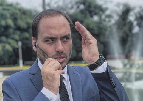 Carlos Bolsonaro pede licença da Câmara de Vereadores sem previsão de volta