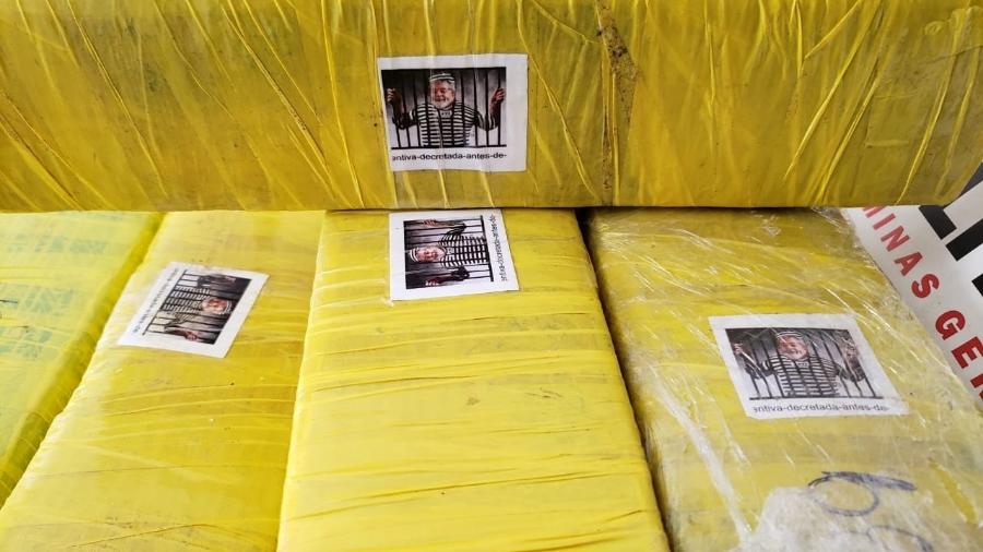 Polícia apreende maconha com imagem de Lula 'vestido de presidiário'