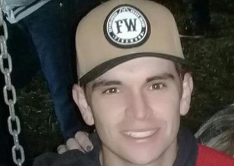 Açougueiro morre após derrubar faca na perna enquanto fatiava carne