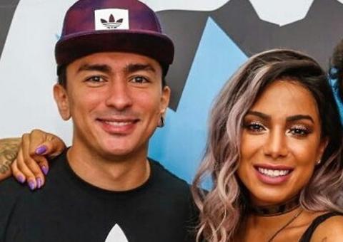 Anitta se irrita com o irmão após descobrir que ele divulgou sua doença