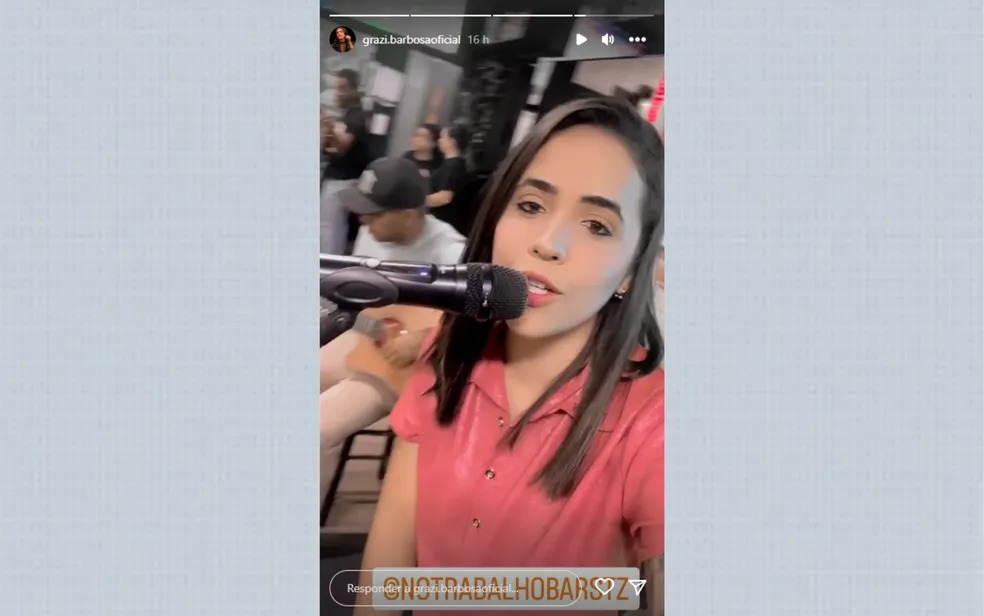 Cantora posta stories em show e morre em acidente de carro logo depois