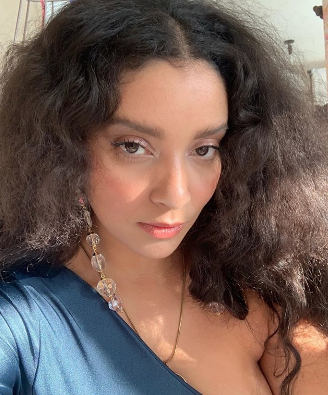 Vídeo de MC Tha vai parar em site pornô e cantora se revolta