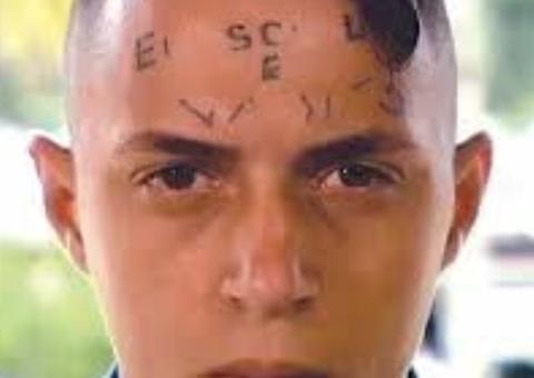 Juíza nega regime aberto e diz que jovem tatuado na testa não pode voltar ao convívio social