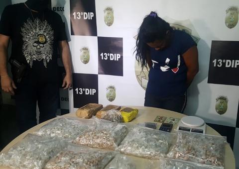 ‘Dama do tráfico’ é presa com drogas e máquina de cartões em Manaus