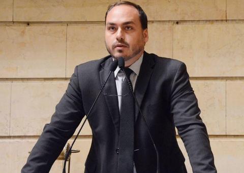 Carlos Bolsonaro é investigado por suspeita de empregar funcionários 'fantasmas'
