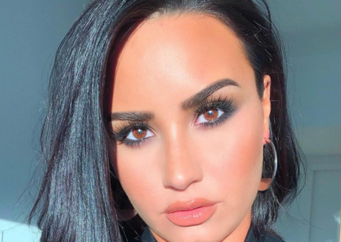 Demi Lovato radicaliza no visual e mostra resultado