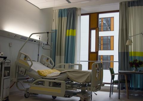 Médico é suspeito de estuprar homem de 24 anos em hospital: 'profissionalmente'