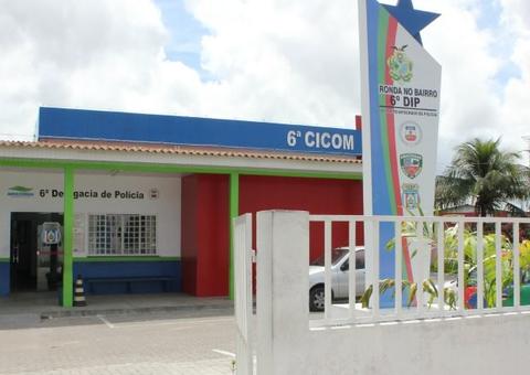 Ao perceber assalto, população enfurecida persegue e castiga suspeitos em rua de Manaus