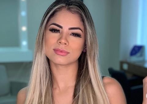 Lexa empina bumbum de fio-dental e lamenta: ‘queria uma piscina’