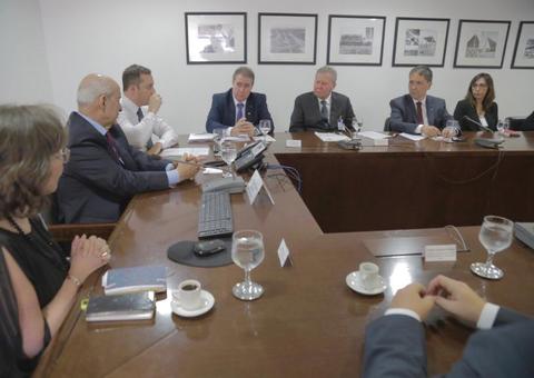 Em reunião com ministro, prefeito de Manaus pede envio de recursos da Lava Jato para municípios