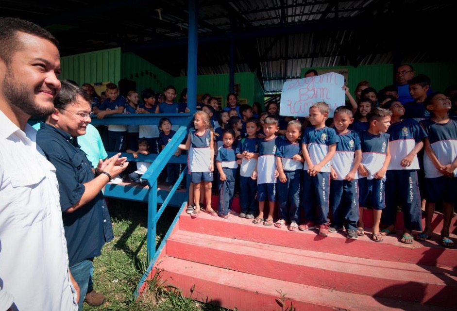 Adail Filho inaugura 68 novas escolas e Coari já é a cidade que mais investe em educação