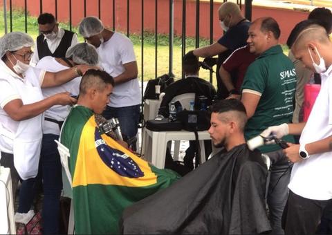 Sejusc realiza blitz para atender pessoas em situação de rua em Manaus