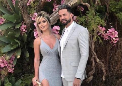 Um mês após fim de noivado, Latino engata affair com advogada gata