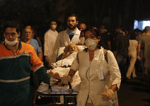 Incêndio atinge hospital no Rio e pacientes são retirados às pressas