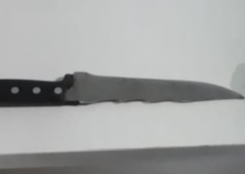 Suspeito de assaltar universitária com faca apanha de populares em Manaus