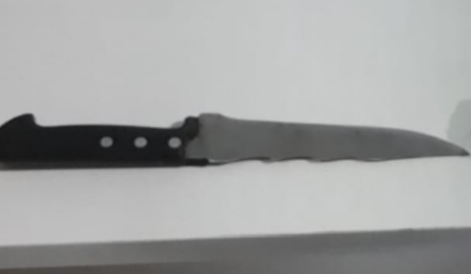 Suspeito de assaltar universitária com faca apanha de populares em Manaus