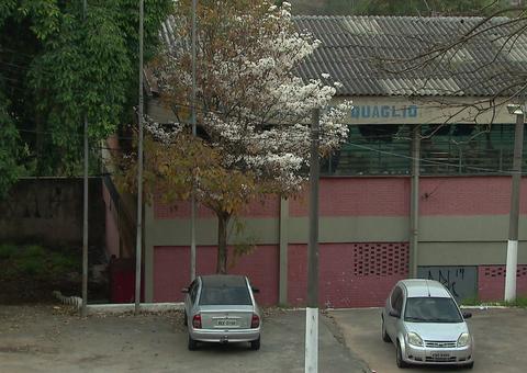 Aluno é detido após tentar atirar em colega em banheiro de escola