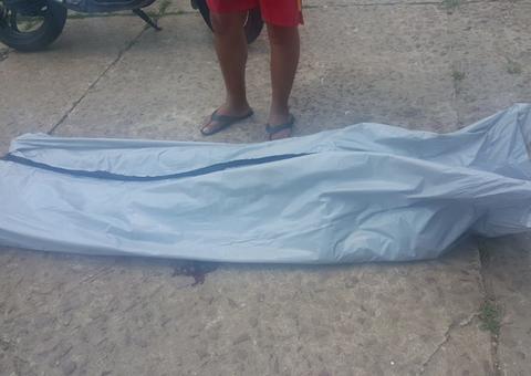 Homem morre afogado após pular no rio para fugir da polícia em Manaus