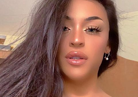 Pabllo Vittar dá close em seios turbinados e faz mistério